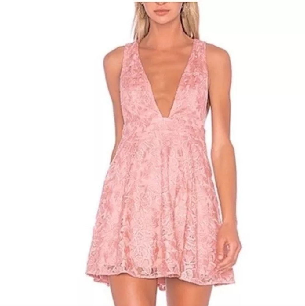 NBD Revolve Faith Pastel Blush Pink Floral Lace Plunge Mini Dress - M Medium NWT - Picture 4 of 5